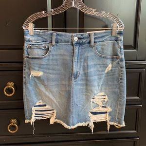 American Eagle Distressed Denim Curvy Mini Skirt Size 12
